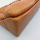 Vintage cognac camel leather canapé from the 1970s.