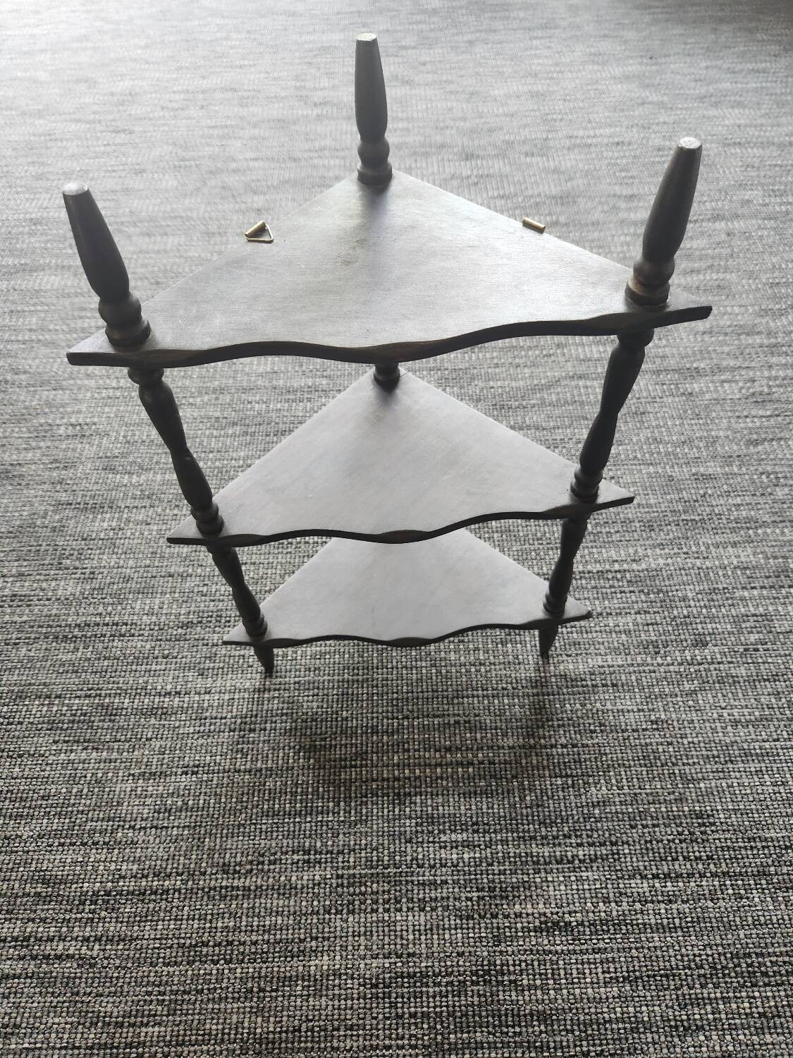 Wooden wall-mounted corner shelf