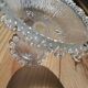 Bonbonnière sur pied en verre moulé – Décor texturé vintage