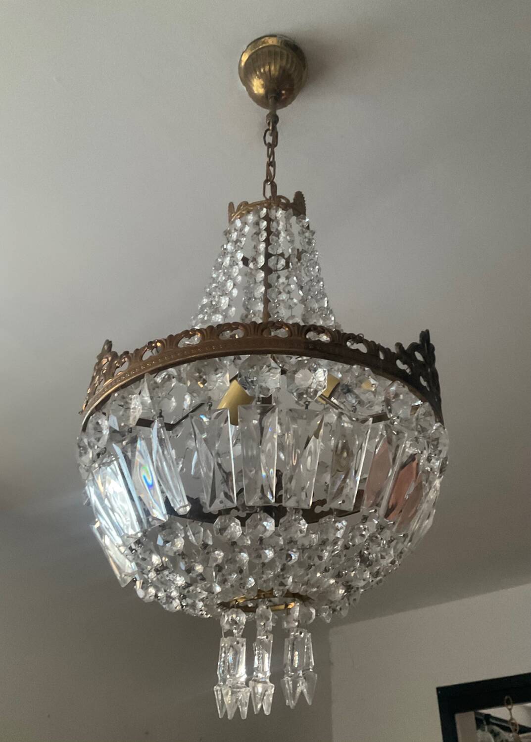 Hot air balloon chandelier with tassels