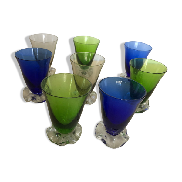 Ensemble de huit verres à liqueur