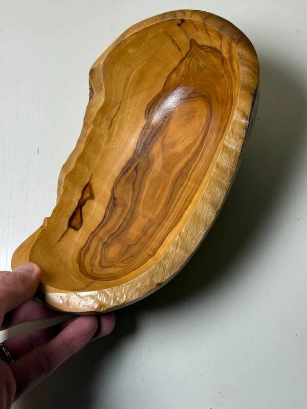 Handcrafted solid olive wood bowl 20 cm – Organic freeform shape