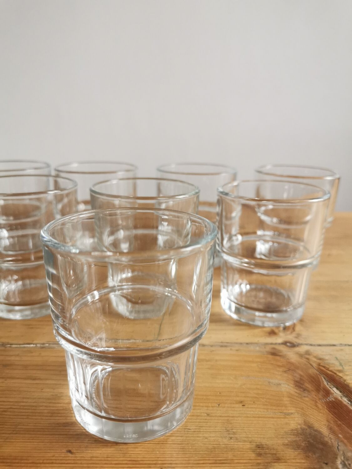 Service of 8 stackable glasses