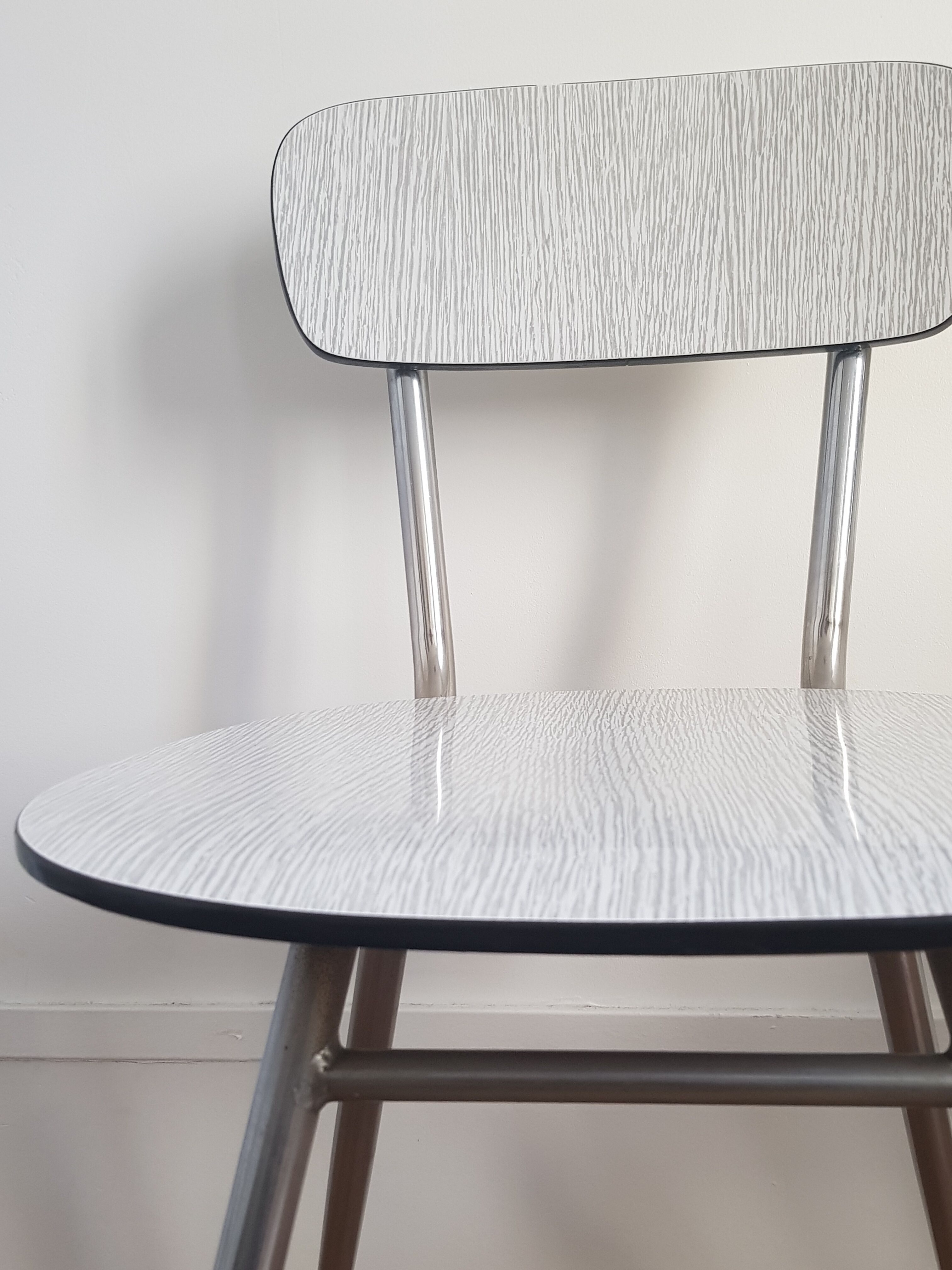 Set of 2 formica chairs