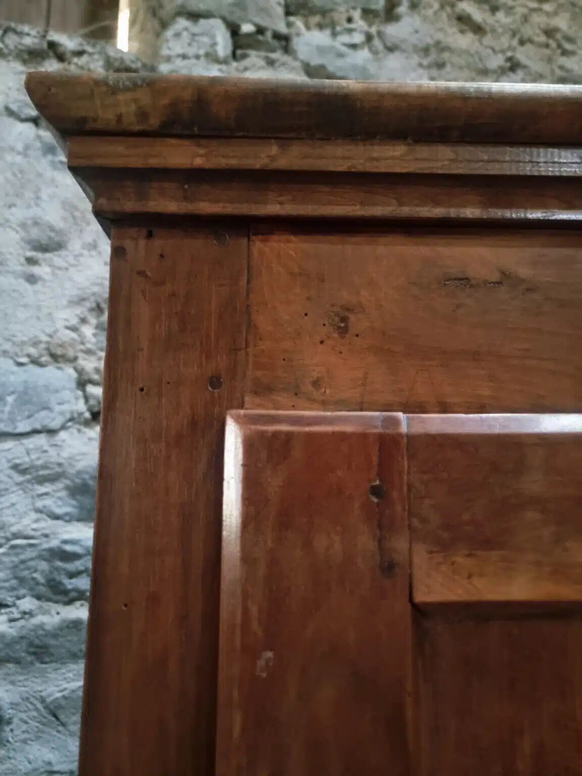 Armoire à linge, bonnetière ancienne en merisier français