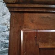 Armoire à linge, bonnetière ancienne en merisier français