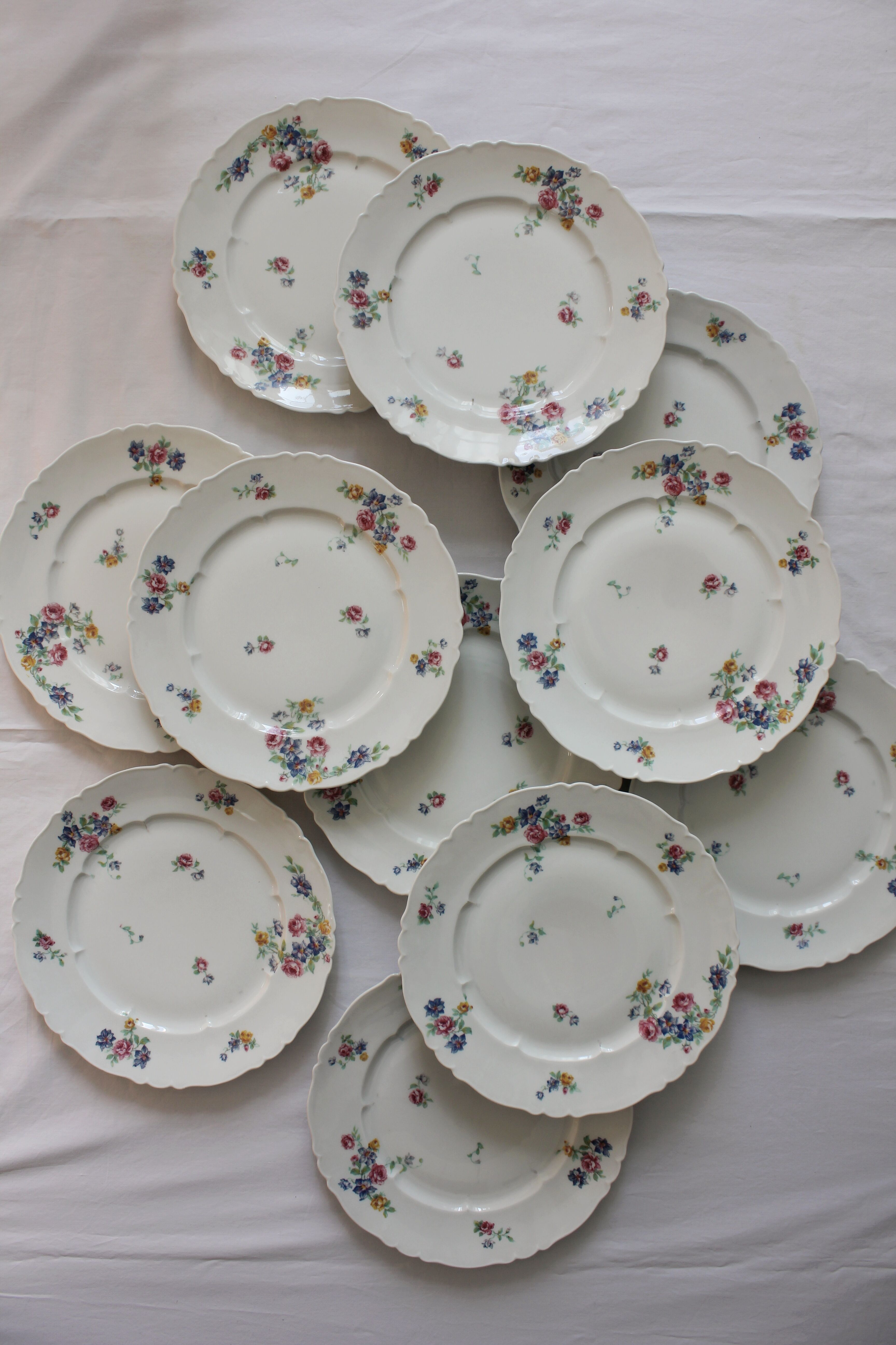 10 assiettes plates vintage fleuries en porcelaine Haviland