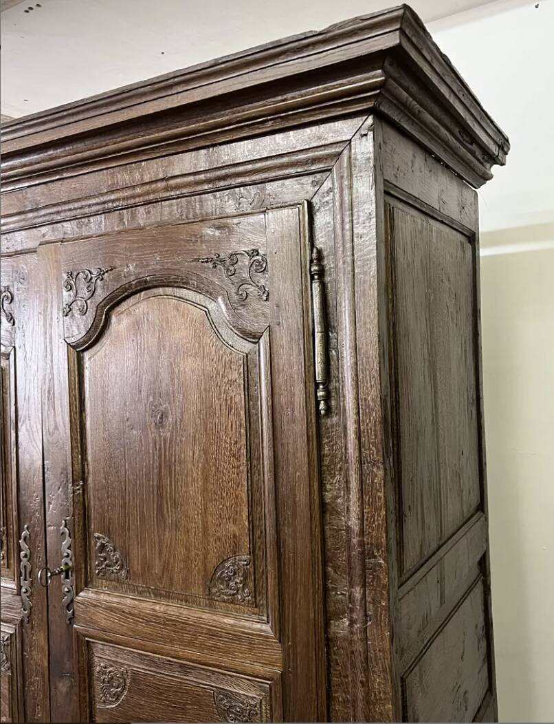 Louis XV carved wooden wardrobe from the 18th century