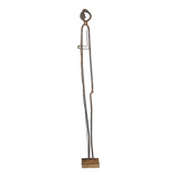 Sculpture en métal représentant un personnage debout. XXe siècle