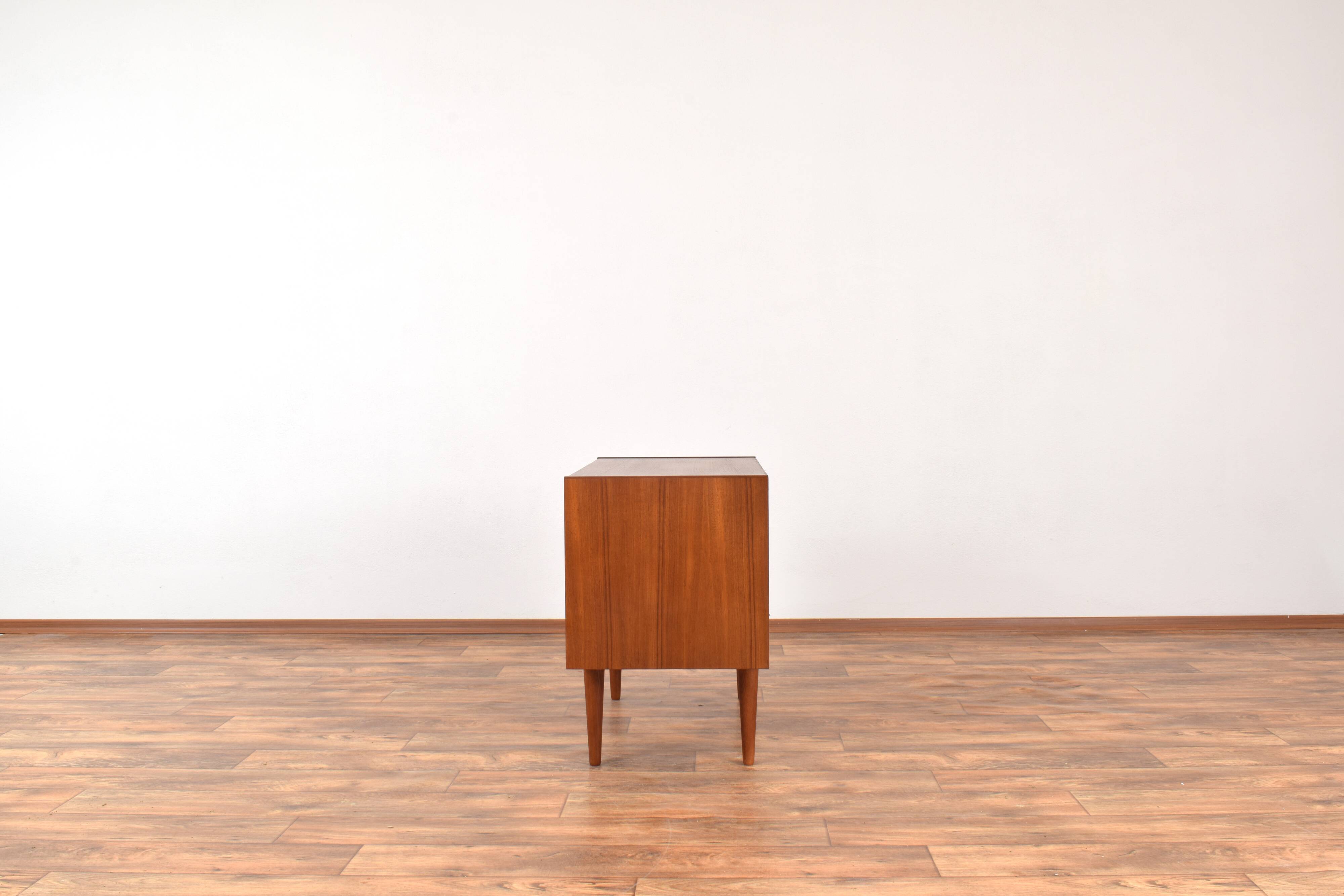 Commode à tiroirs danoise du milieu du siècle en teck, années 1960.