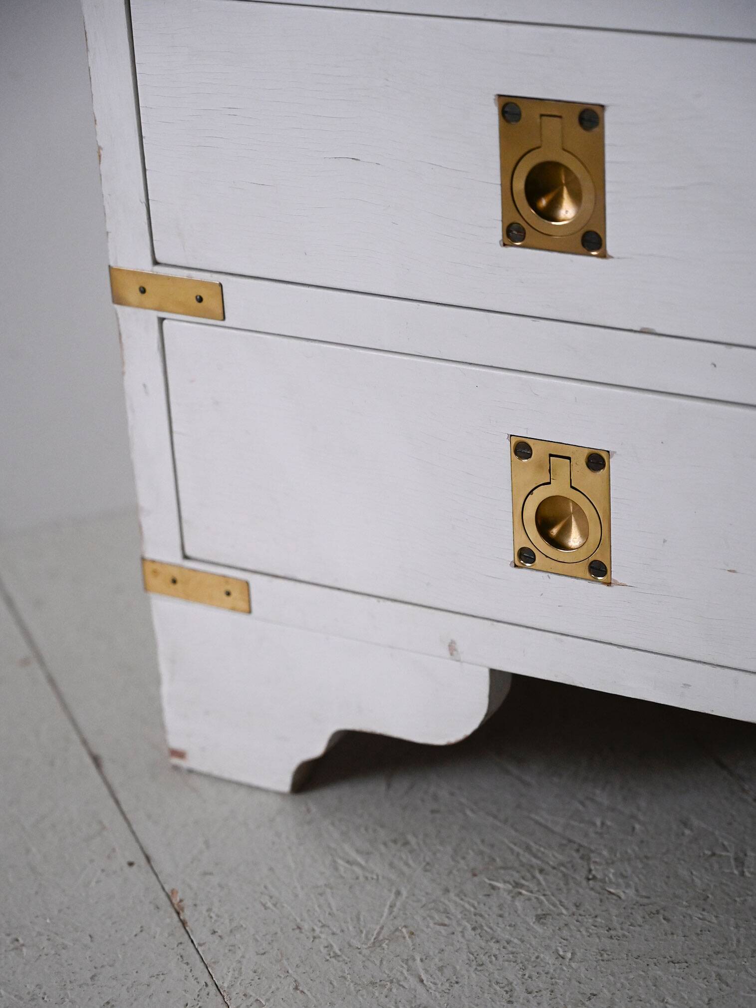 White 6-drawer chest of drawers