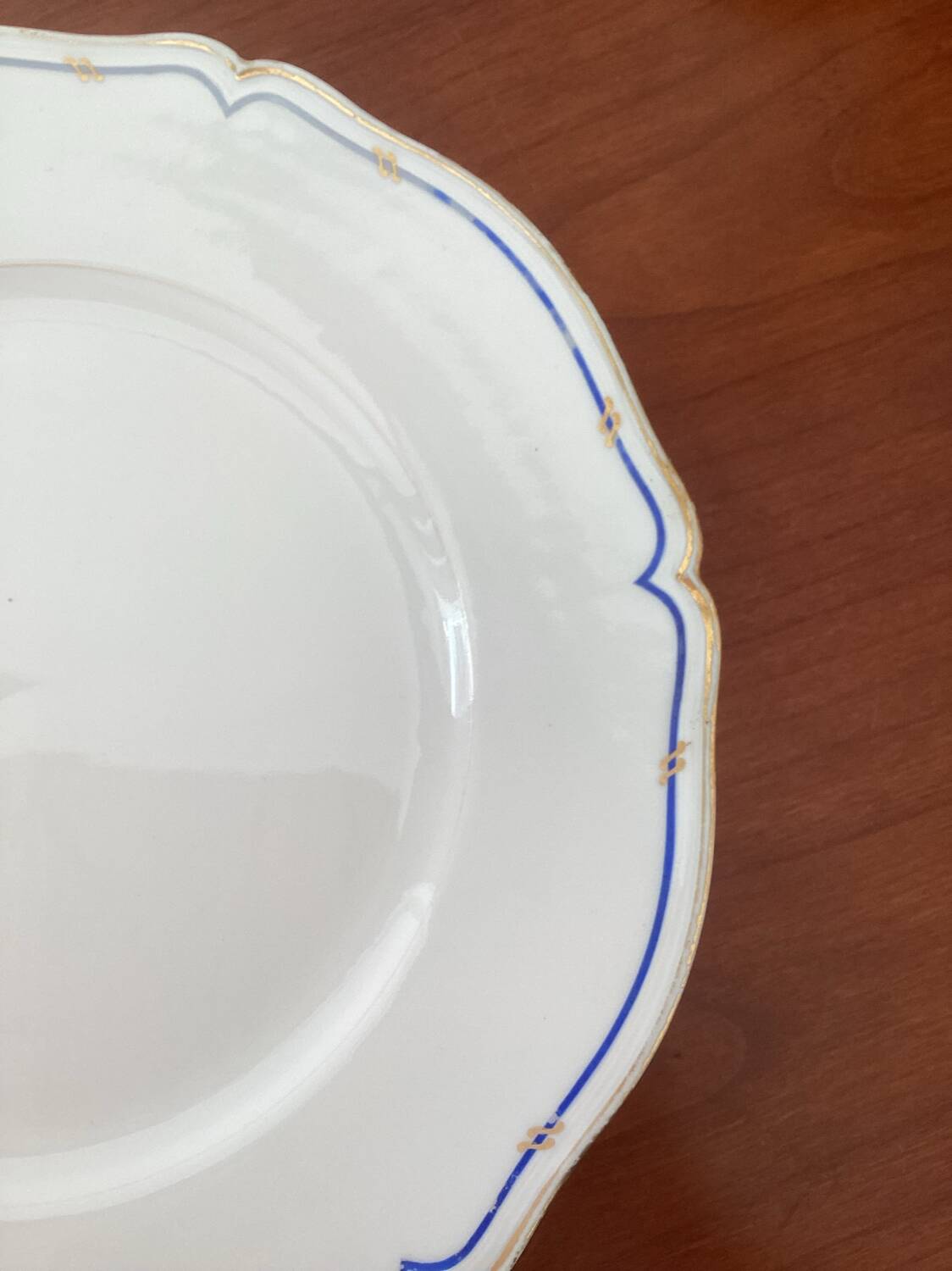 Dish on porcelain pedestal E. BOURGEOIS