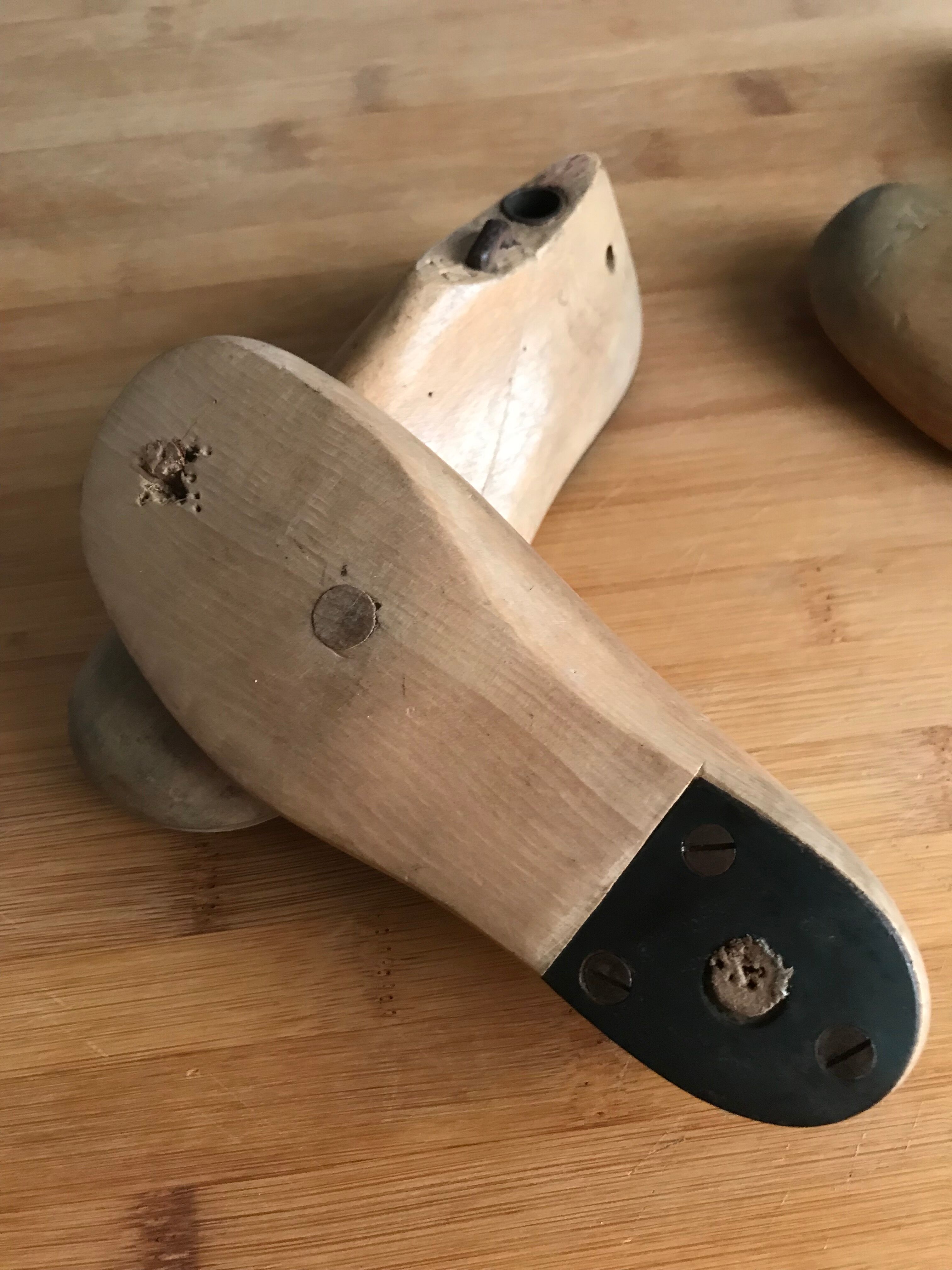 FORMER CHILDREN'S SHOE TREES (wood) the PAIR