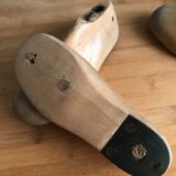 FORMER CHILDREN'S SHOE TREES (wood) the PAIR