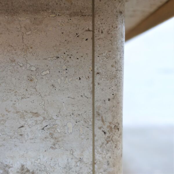 Table basse carrée vintage en travertin