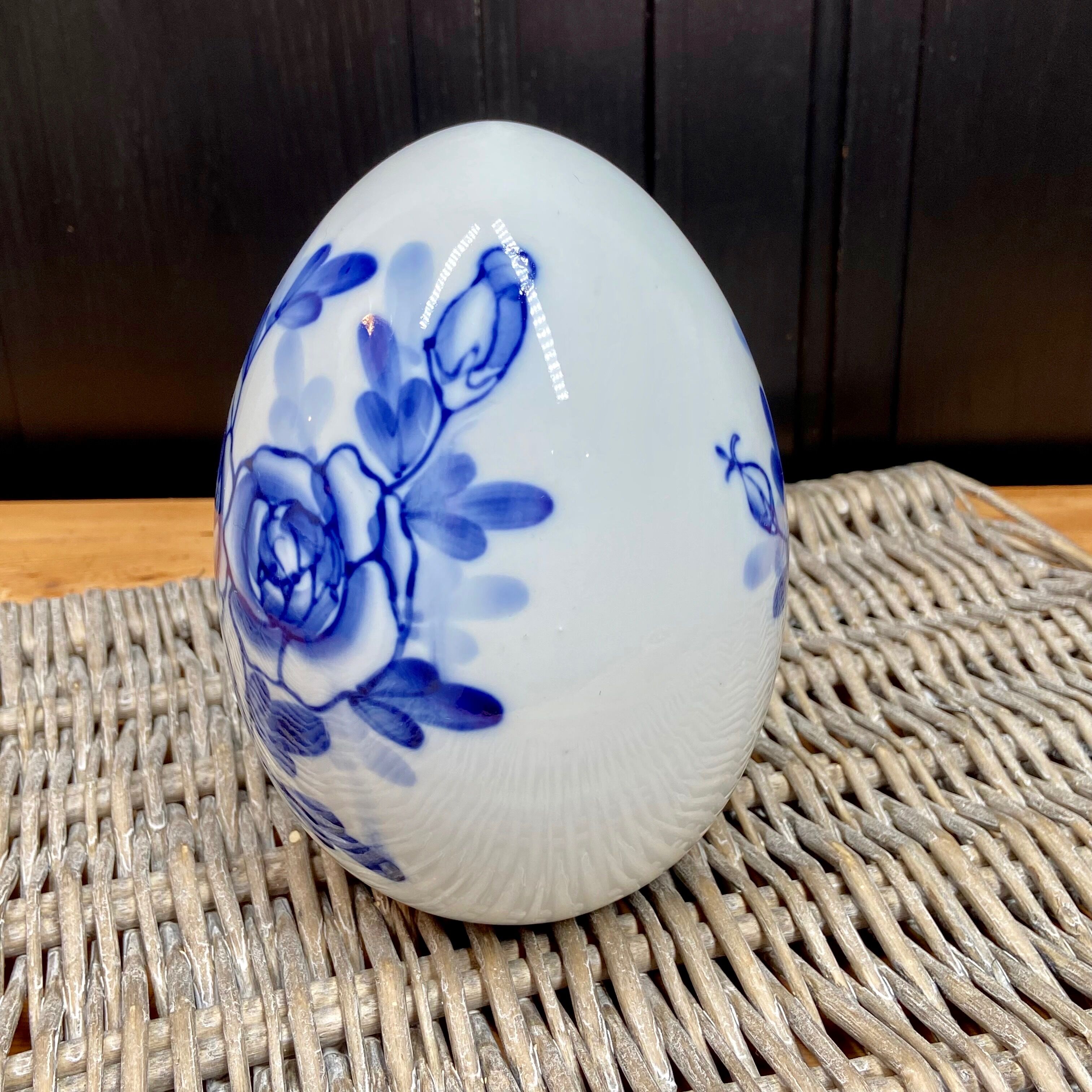 Decorative egg in white porcelain decoration blue flowers