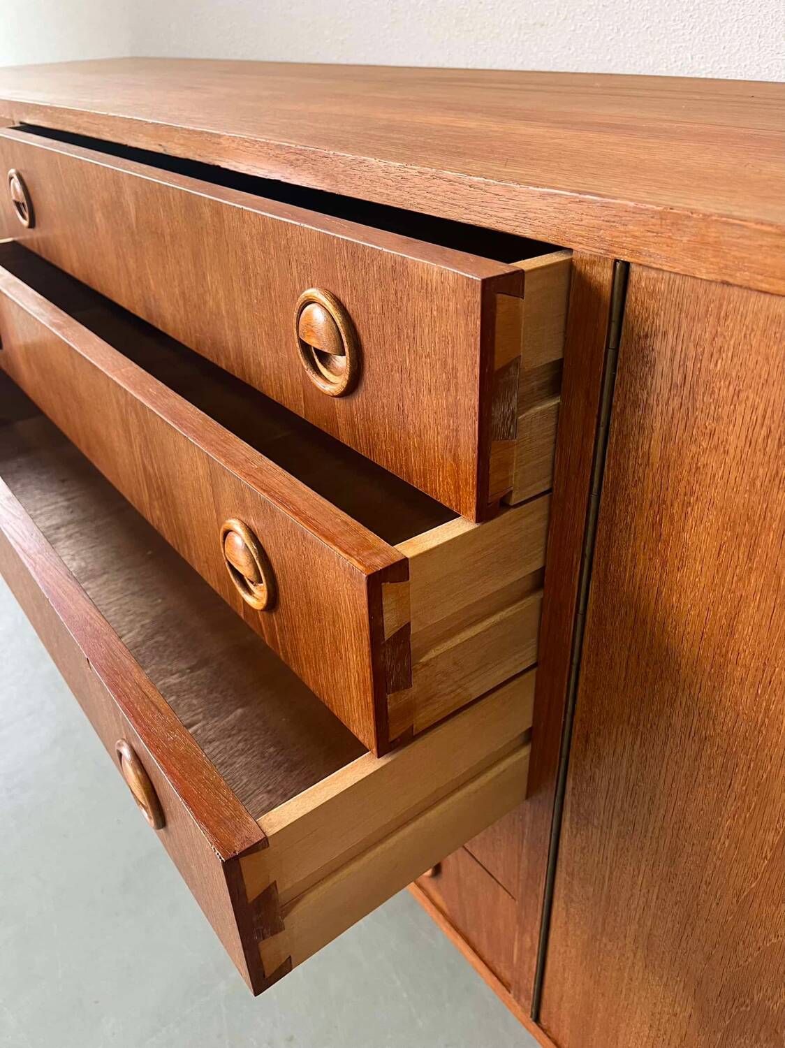 Vintage lowboard XL teak