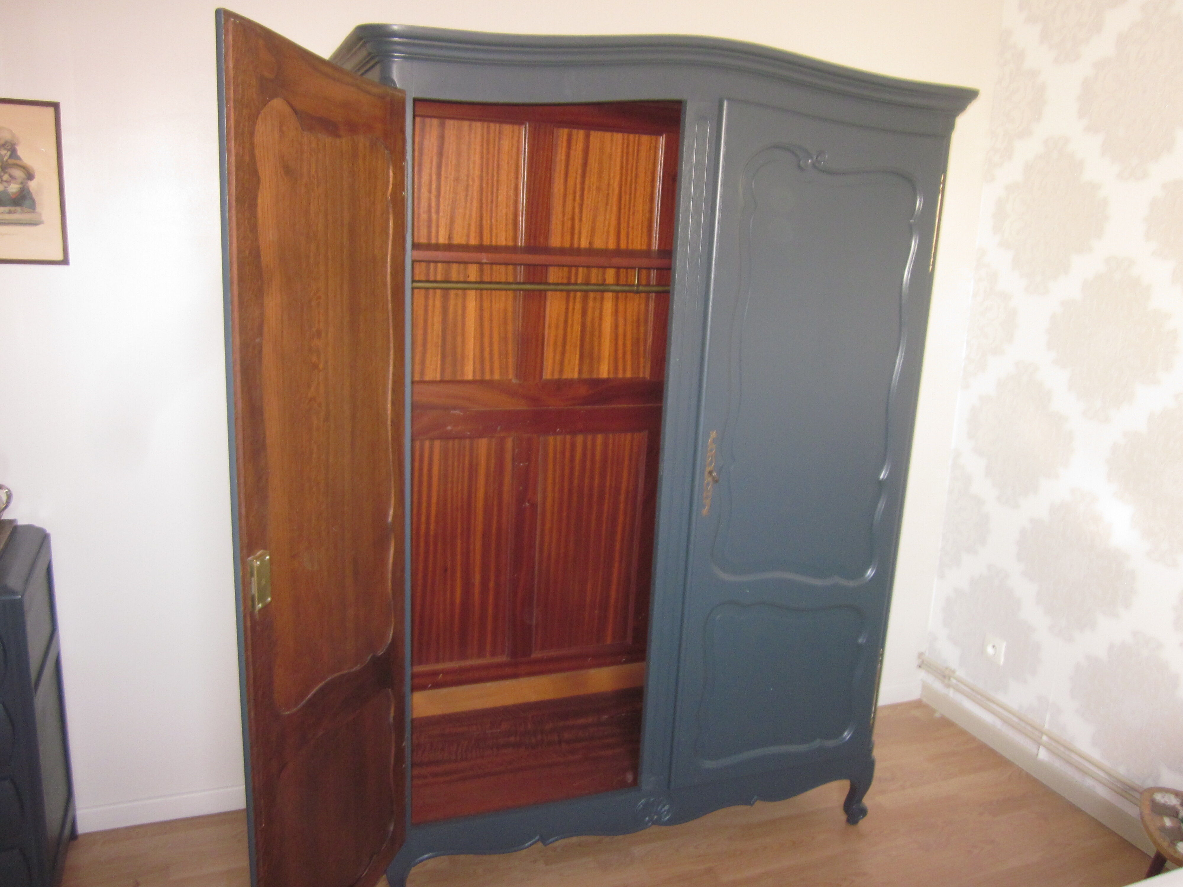 Old anthracite grey cabinet