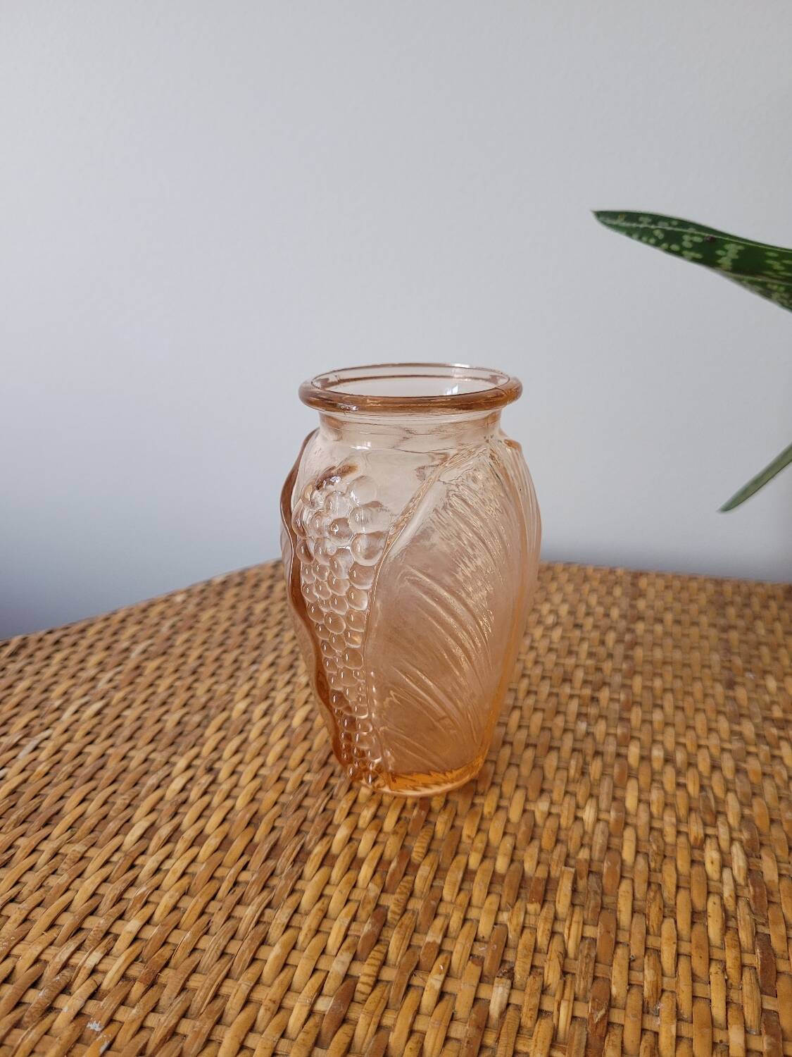 Small pink bulb vase