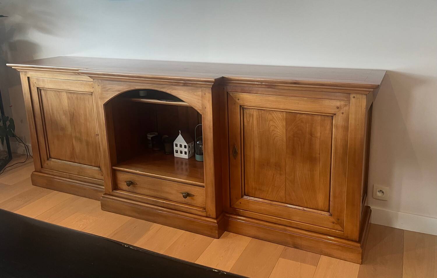 Enfilade very much, cherry wood jointed.