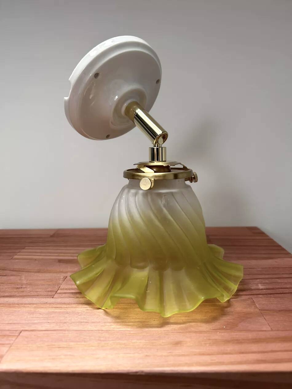 Vintage tilting wall lamp