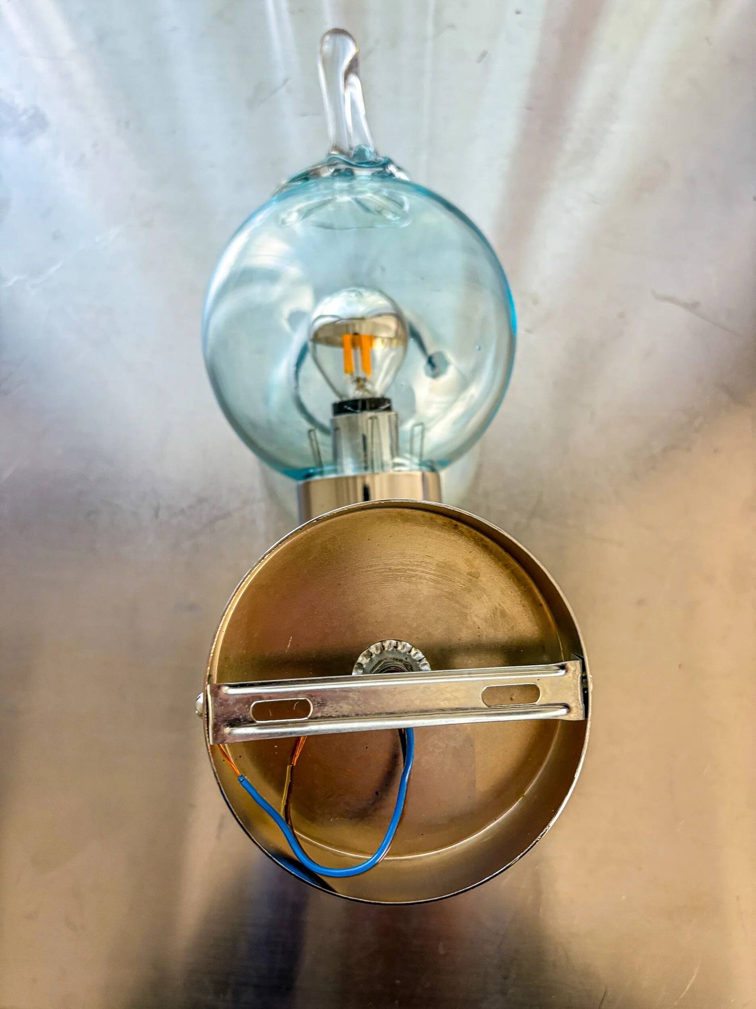 Toni Zuccheri drop shaped wall sconce, Murano glass, Italy, circa 1970s