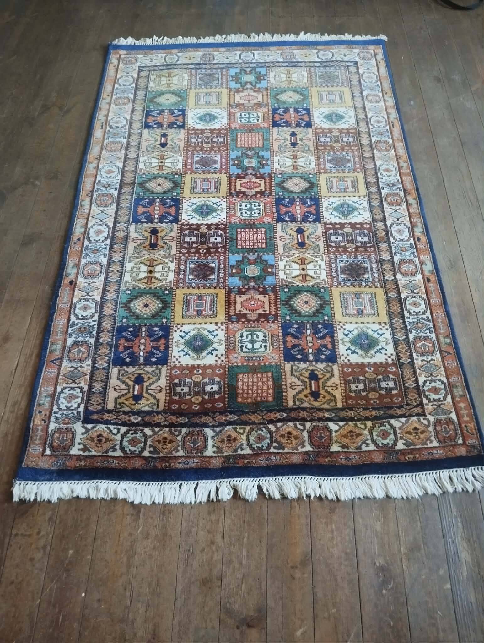 Handmade Indian rug 215x136cm