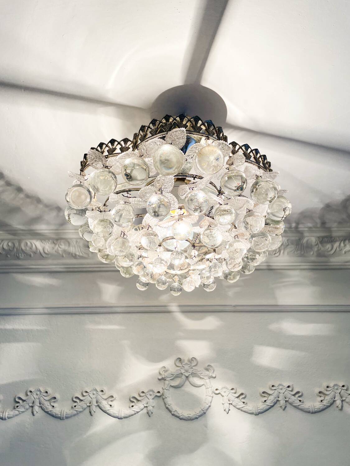 Plafonnier vintage en cristal décoré de feuilles et de grappes – Espagne année