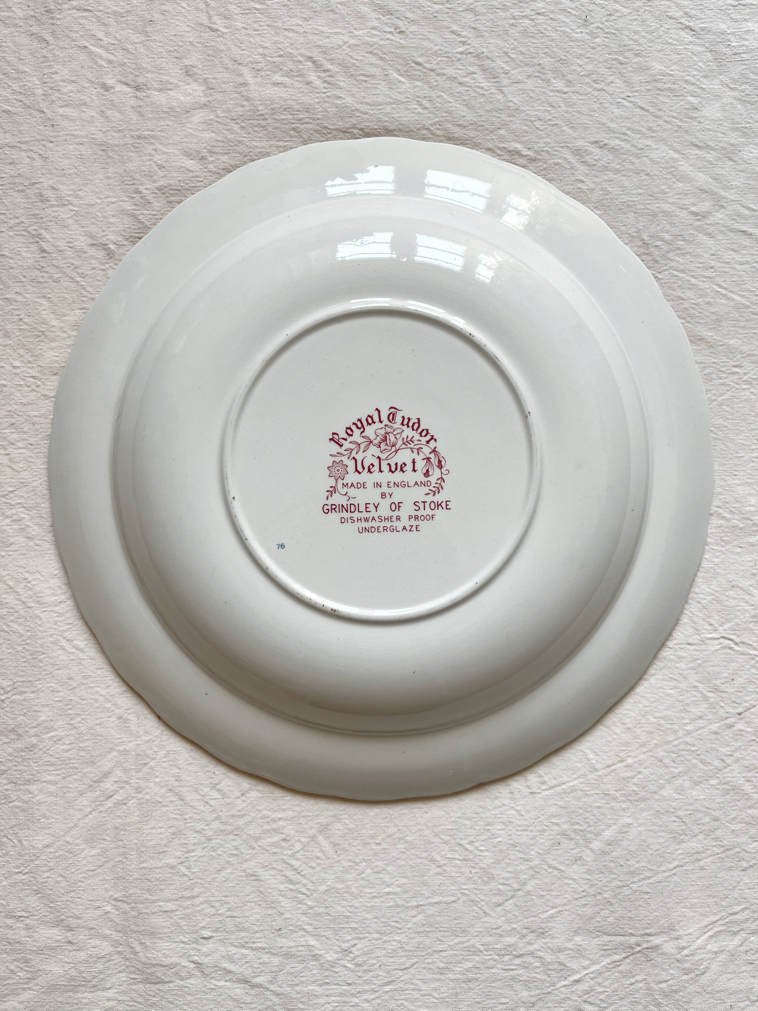 Hollow dish in English earthenware Royal Tudor Velvet