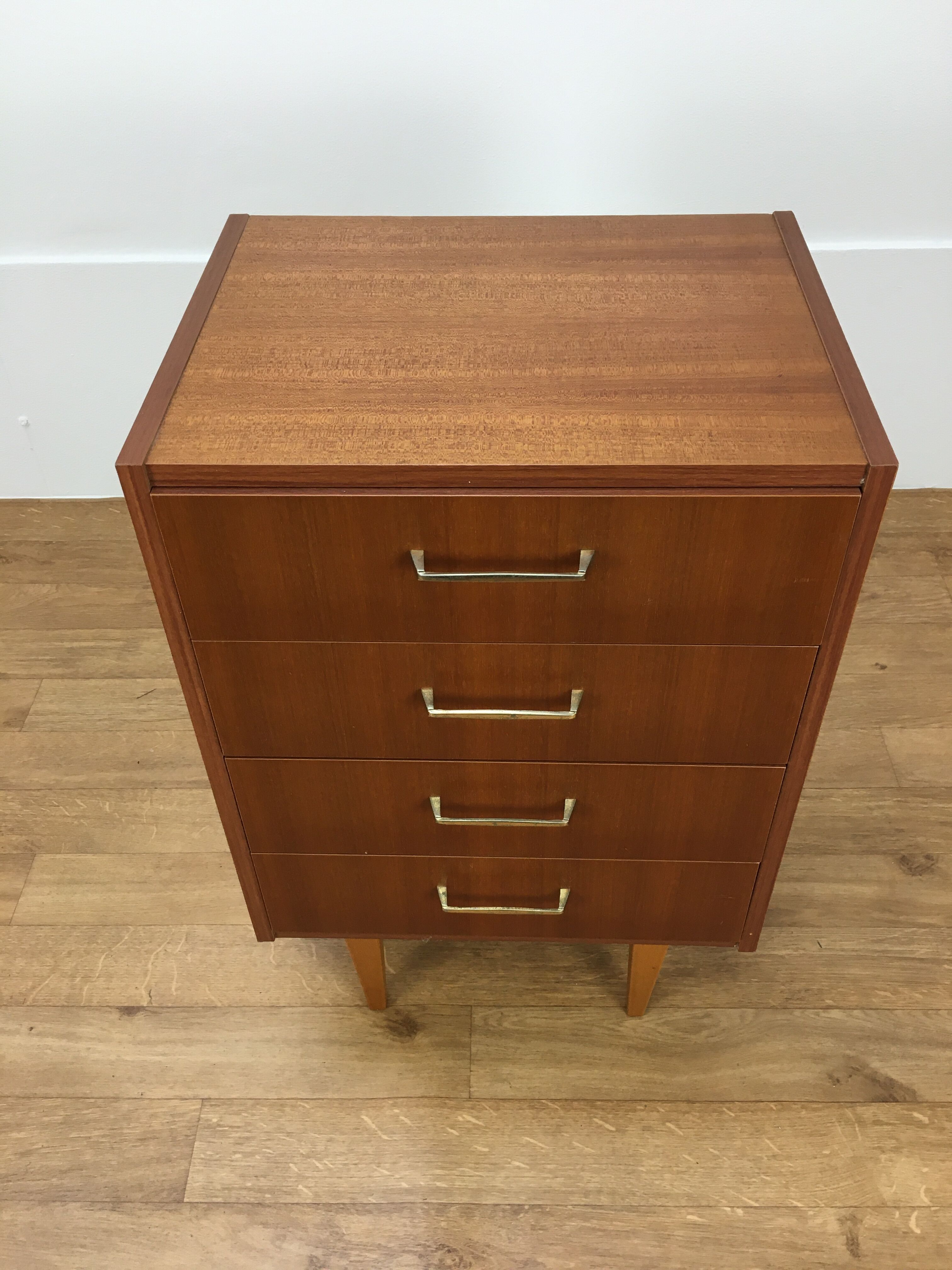 Scandinavian clothing dresser 4 drawers