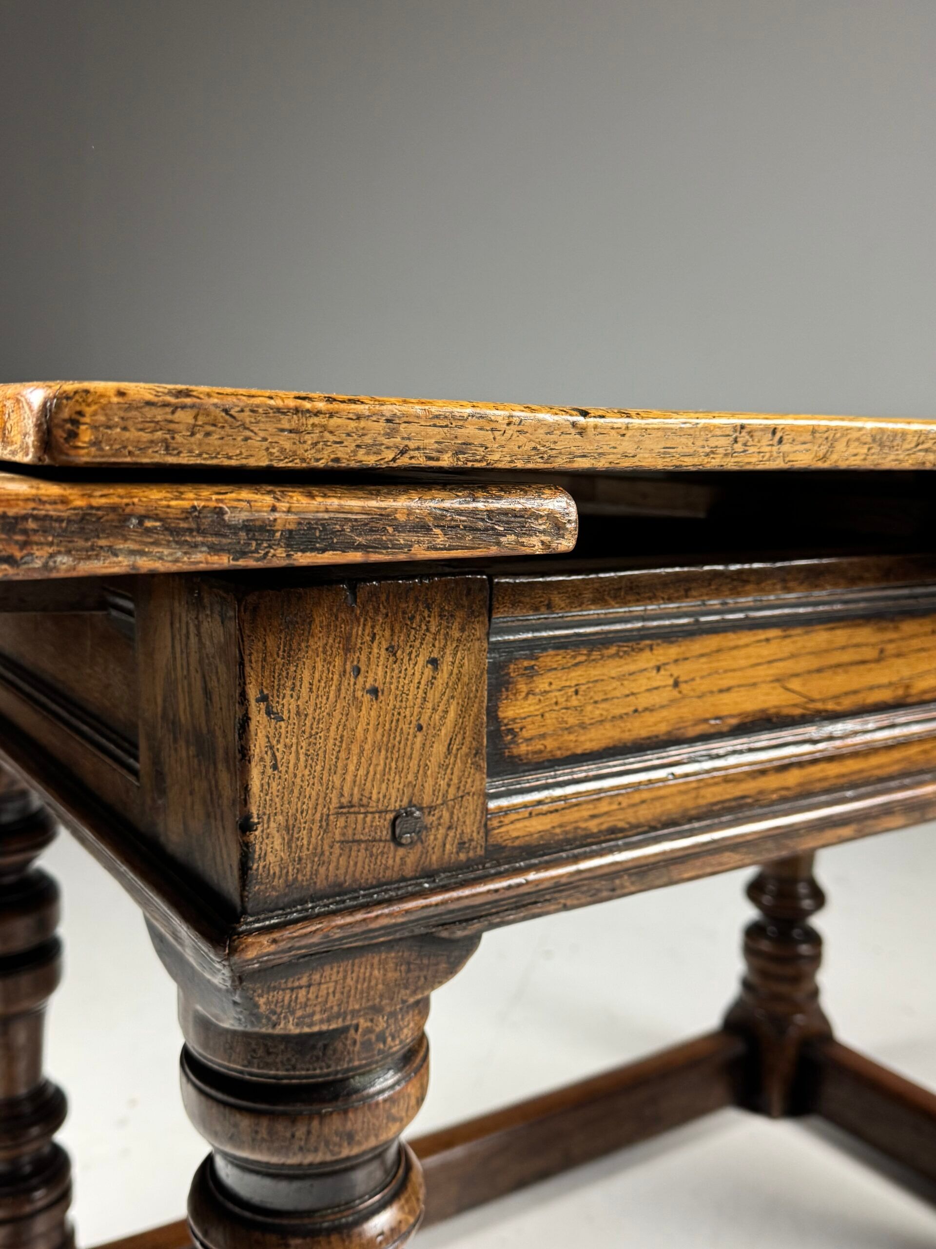 English extendable table ca. 1700