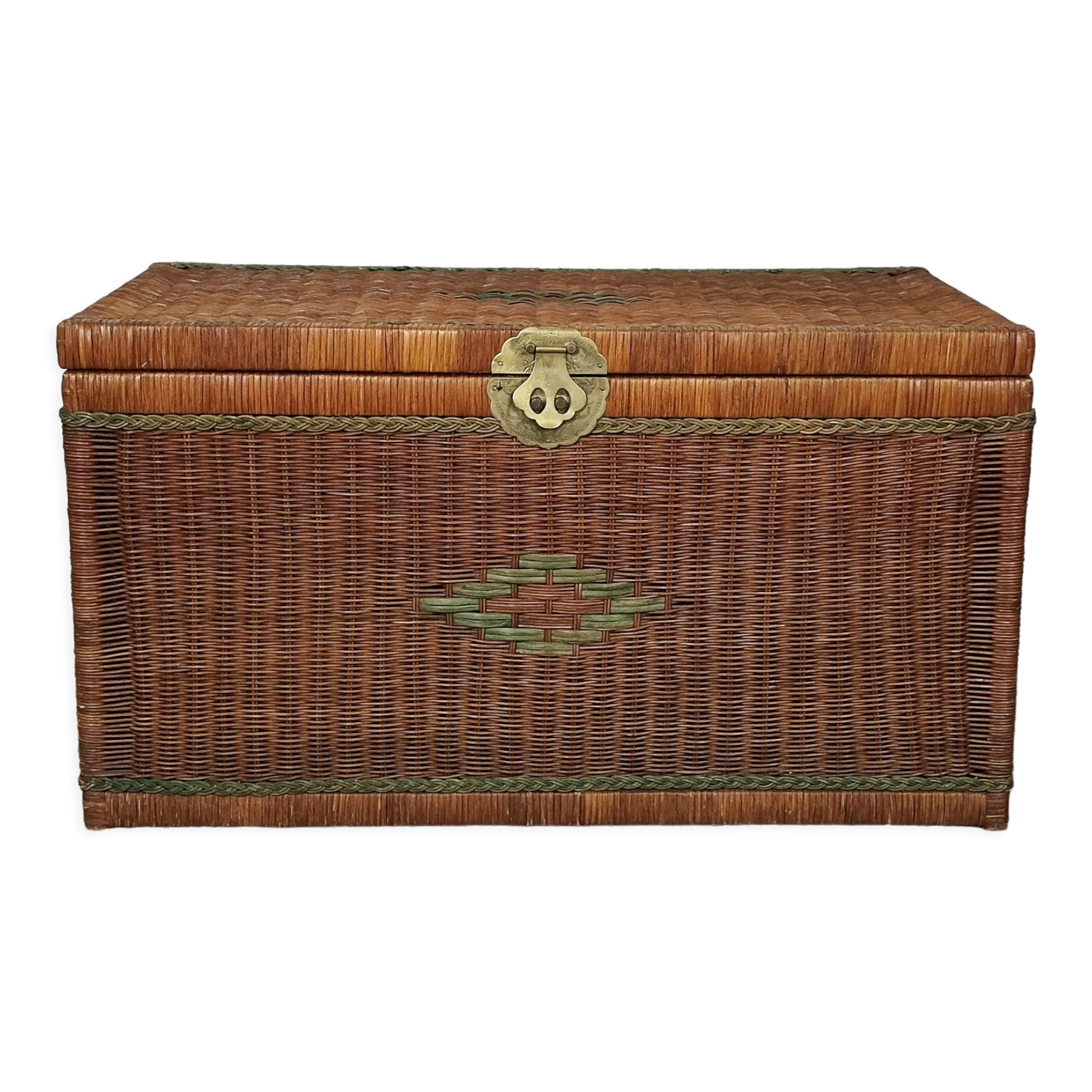 Wicker trunk