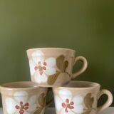 Tasse en grès décor fleur