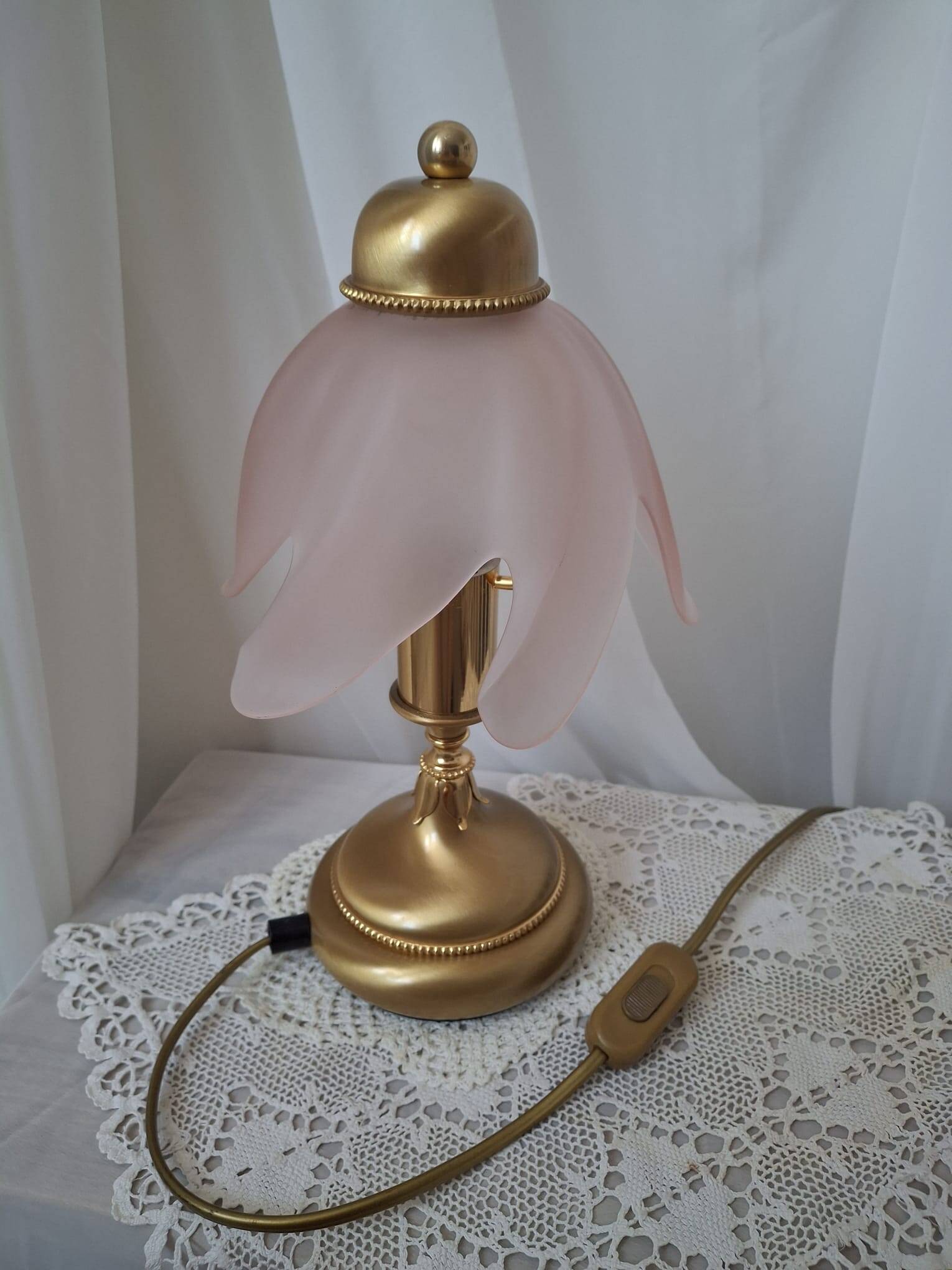 F. Fabbian Italy Pink Frosted Glass Petal Table Lamp, Murano Style, 1980s