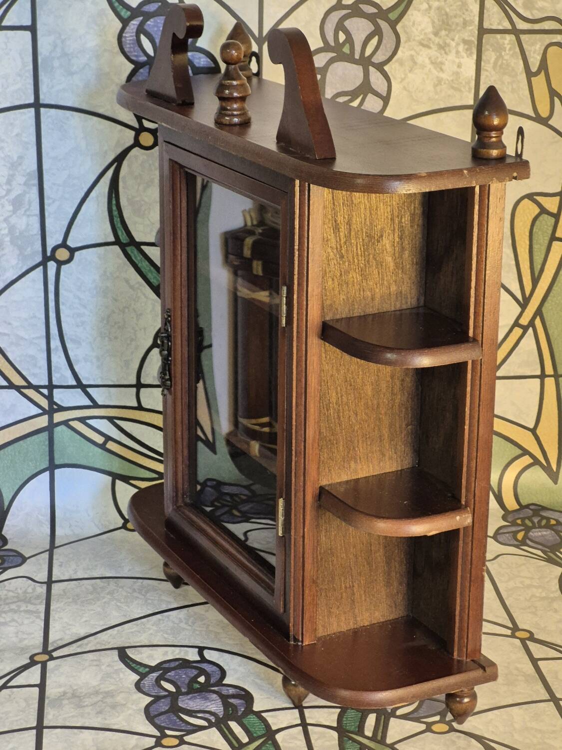 Cabinet shelf