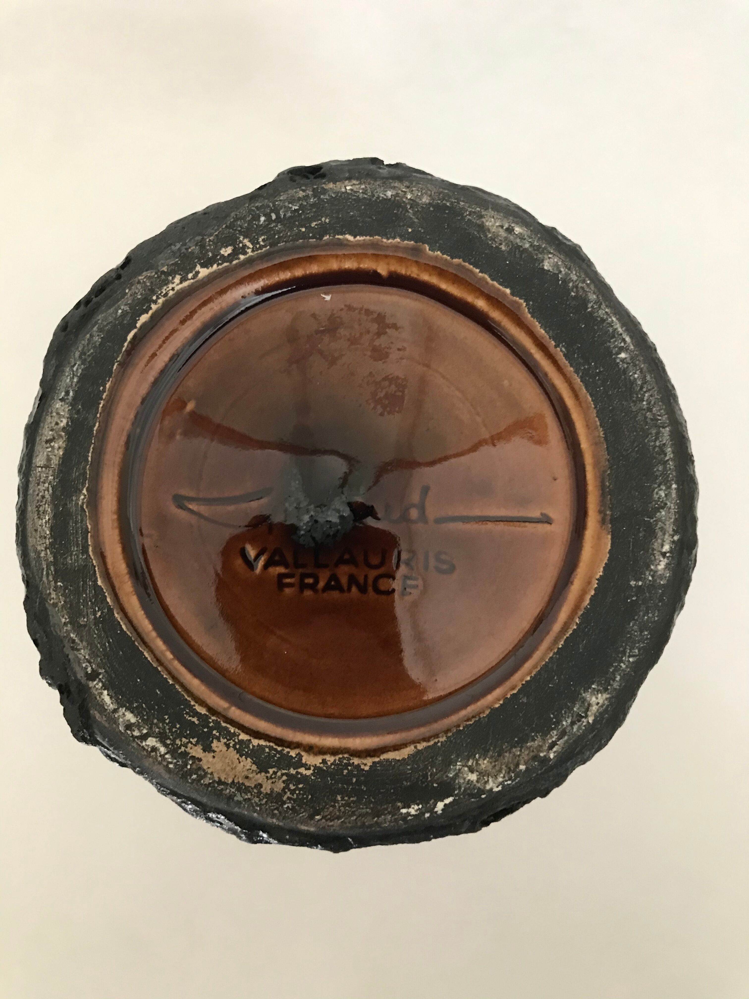 Vase chalice with covered black lava effect signed by Louis Giraud, in Vallauris, circa 1960.