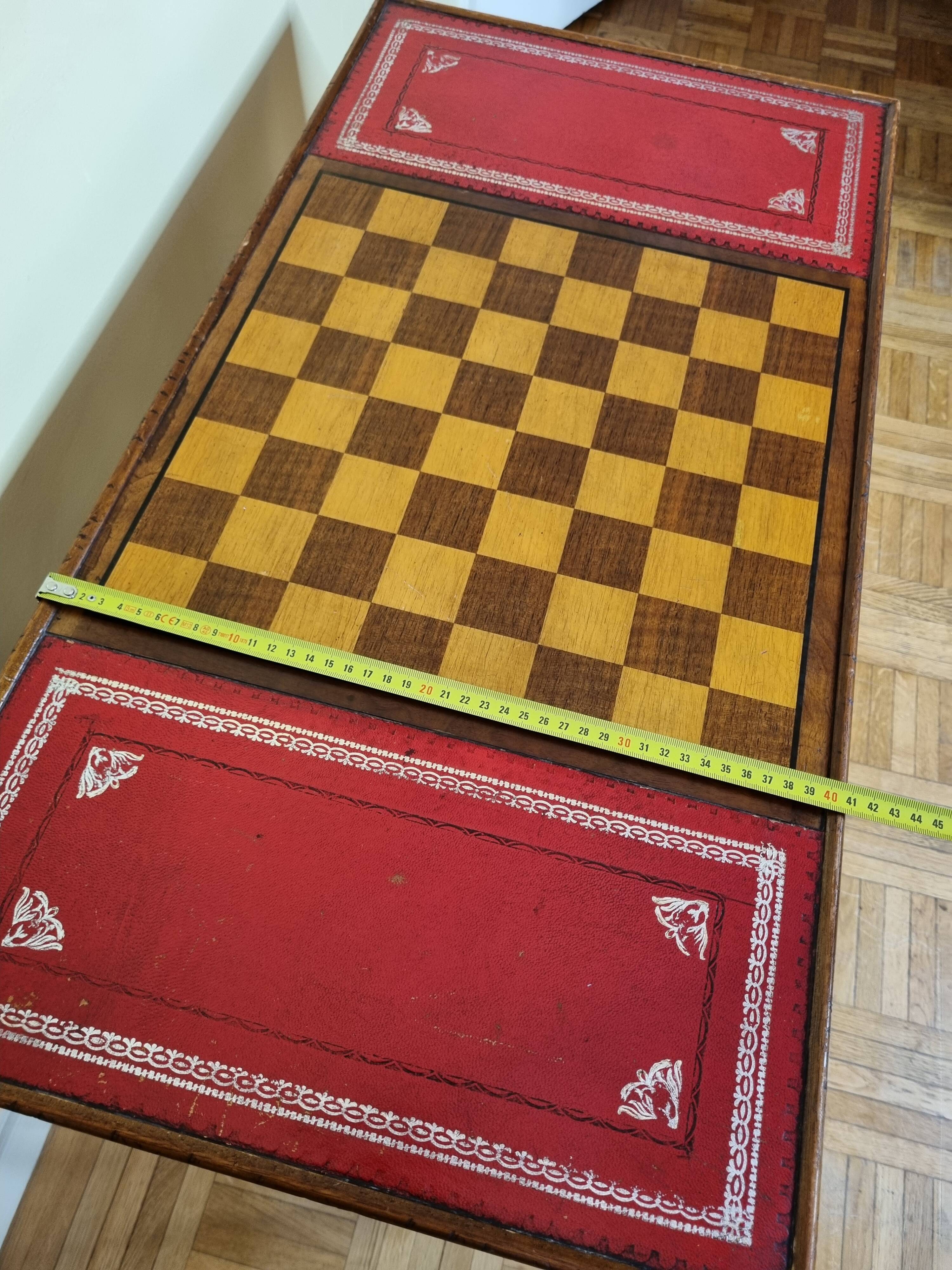 Louis Philippe style chess table and chess game with leather and wood tablets
