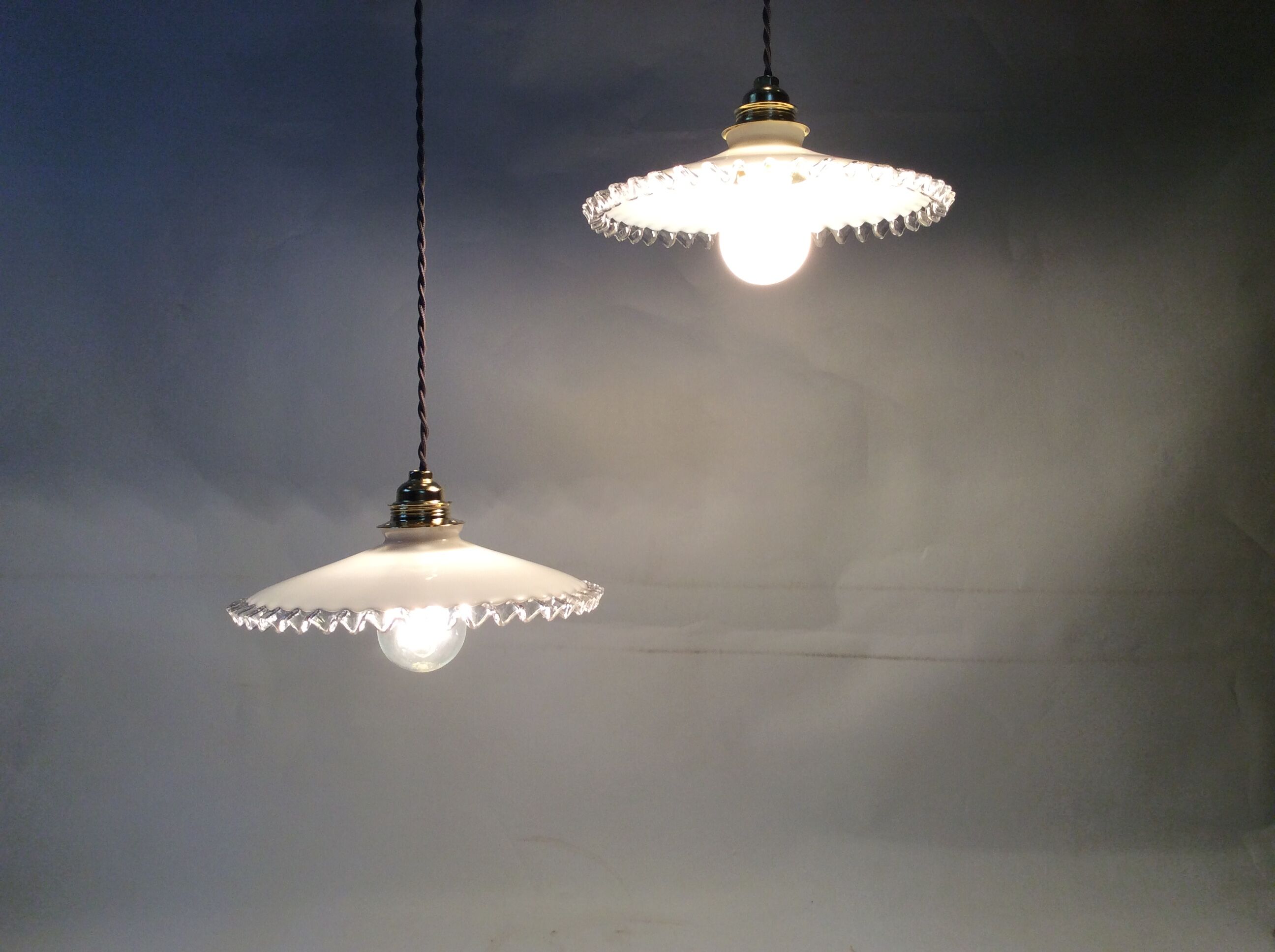 Duo of hanging lamps in opaline