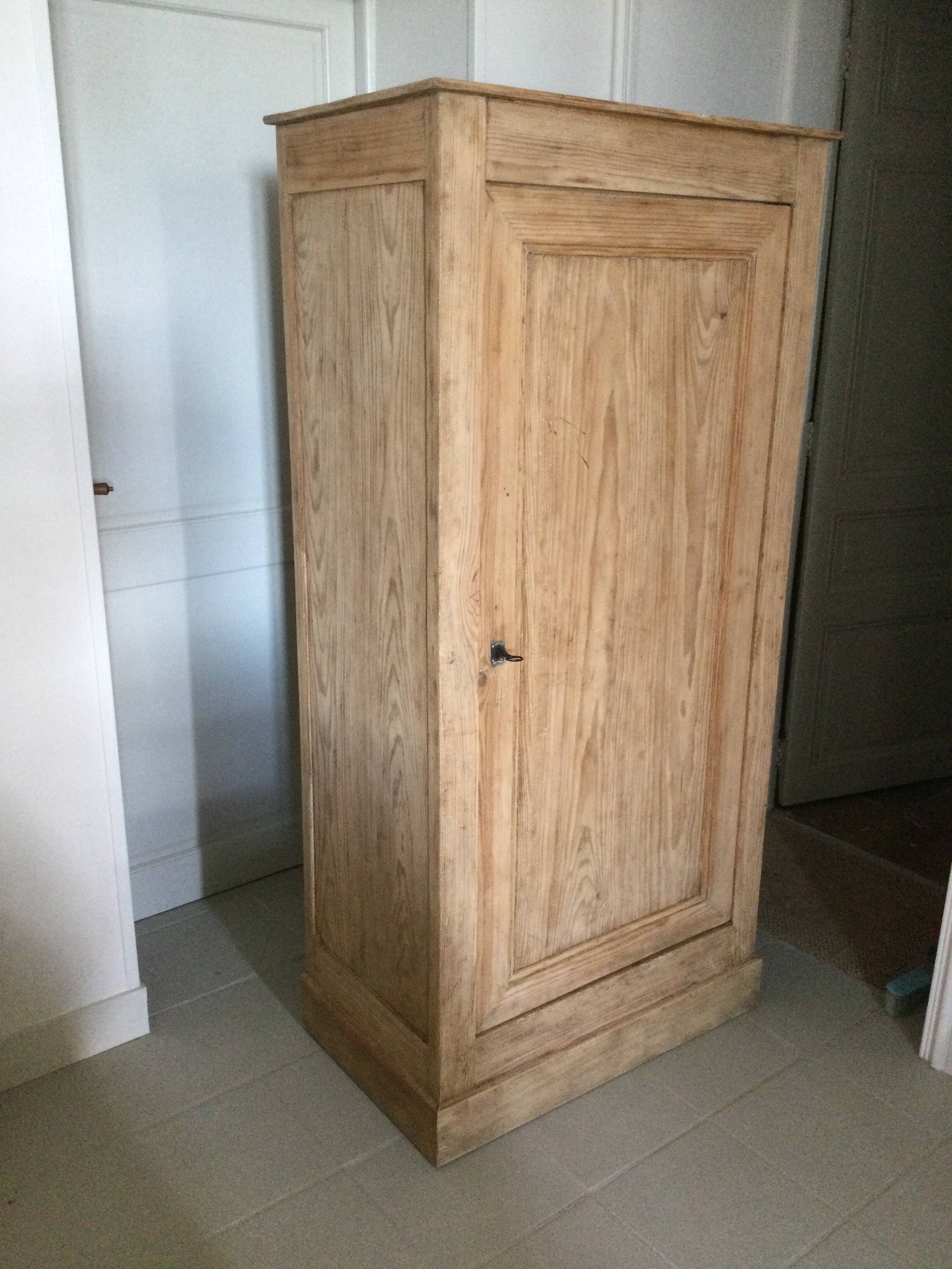 Small stripped antique bonnetière