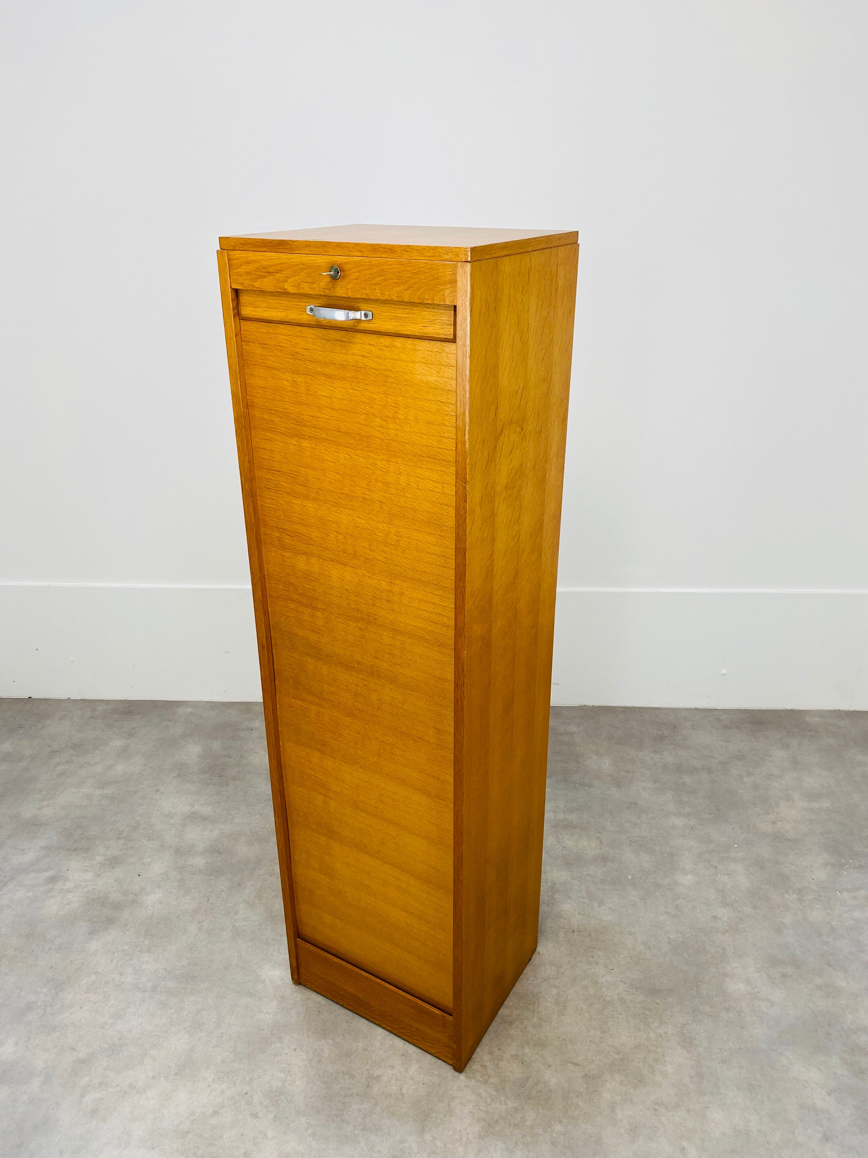 Column cabinet curtain binder, trade