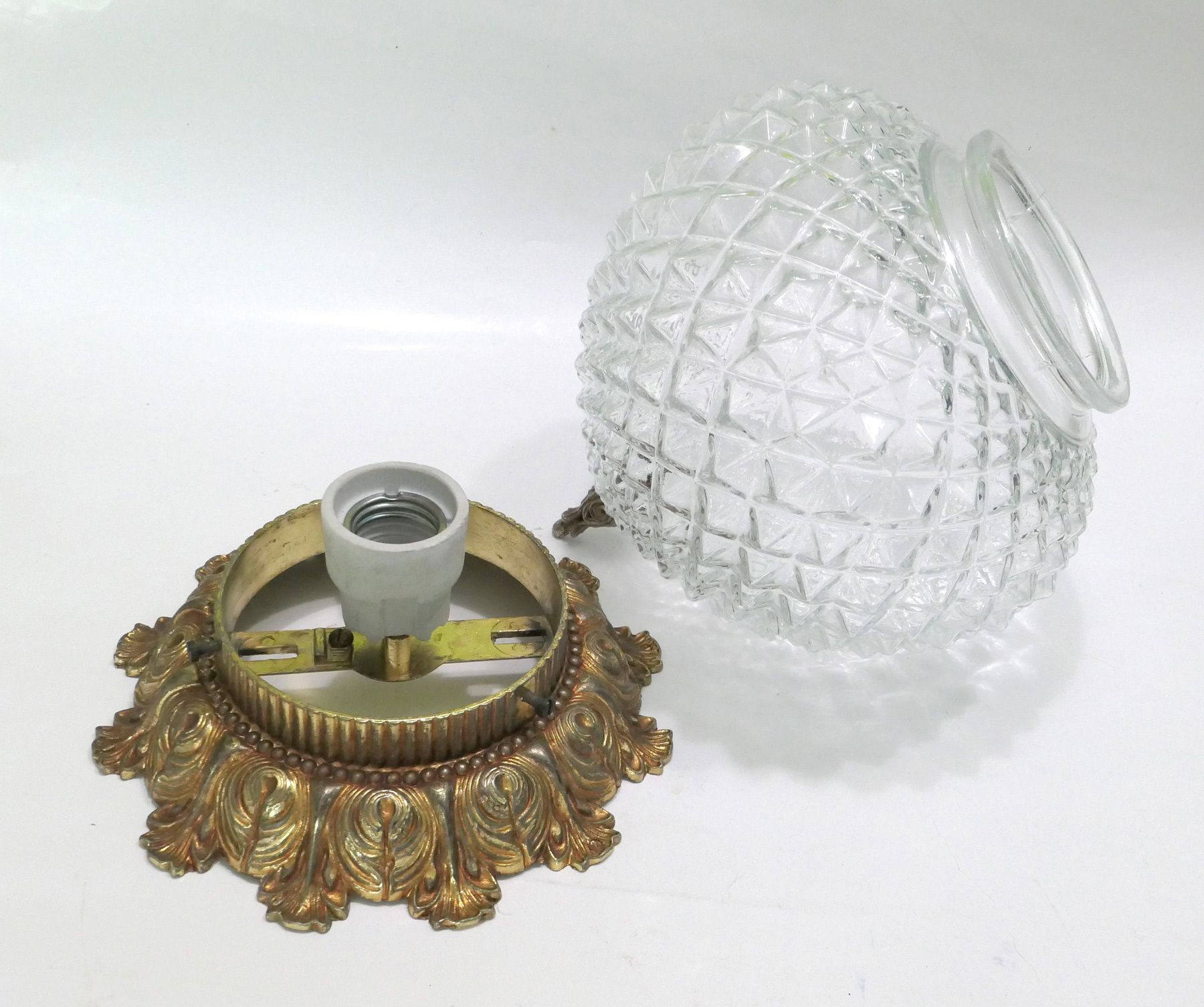Ceiling lamp in brass and glass antique style