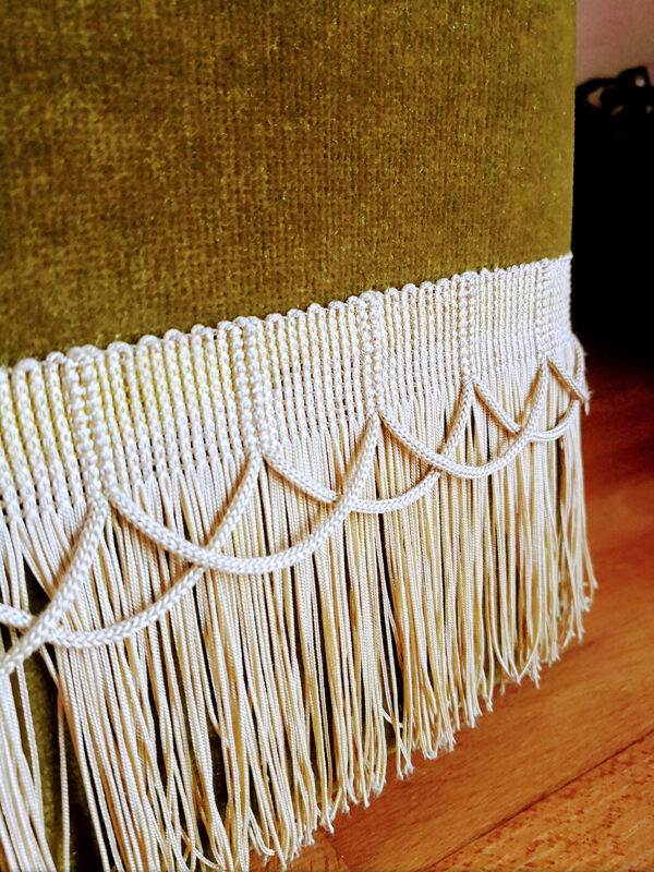 Ottoman in velvet with fringe