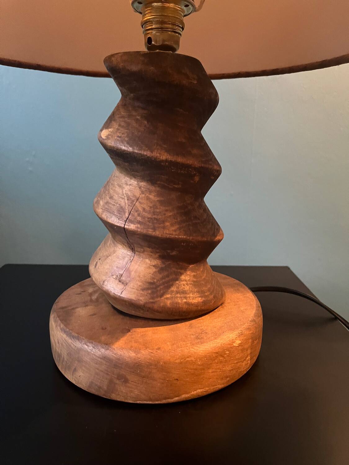 Table lamp in turned solid wood