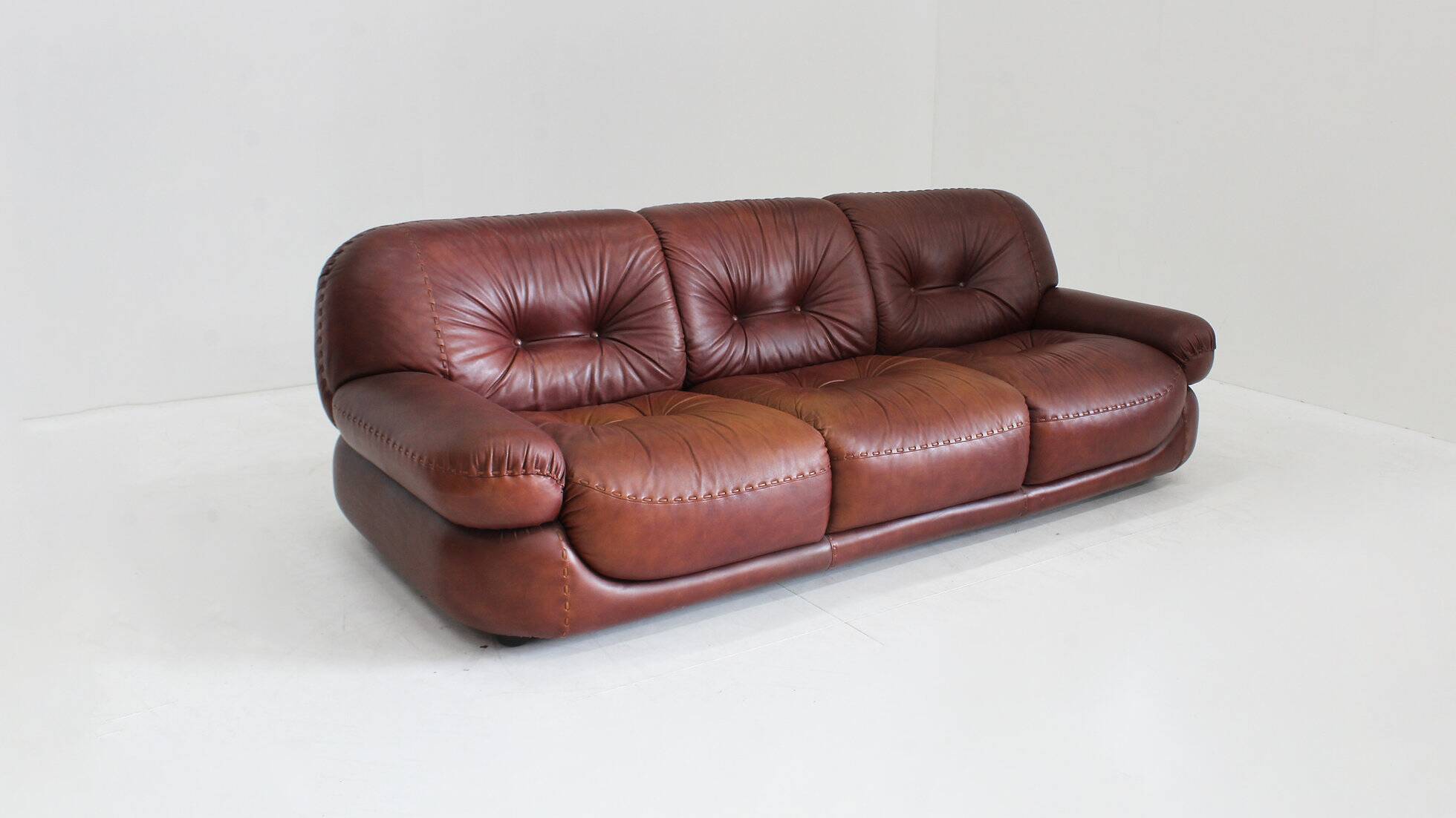 Vintage Sapporo Italian leather sofa Mobil Girgi 1970s