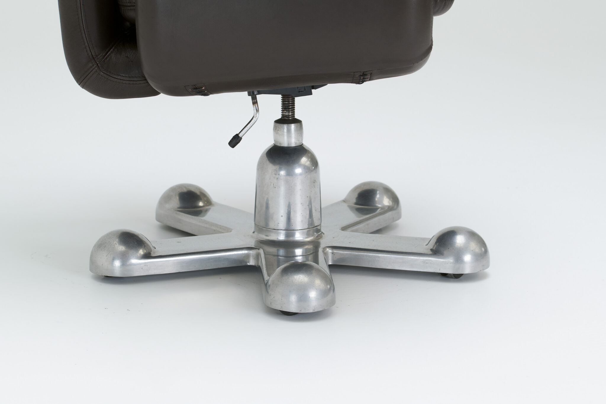 Chaise de bureau pivotante - Perry King et Santiago Miranda