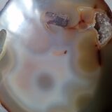 Empty pocket agate