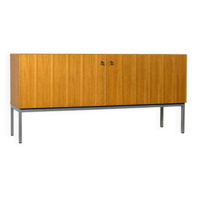 Buffet bas vintage des années 1970 avec base en métal