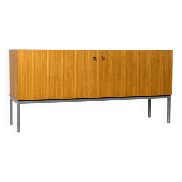 Buffet bas vintage des années 1970 avec base en métal