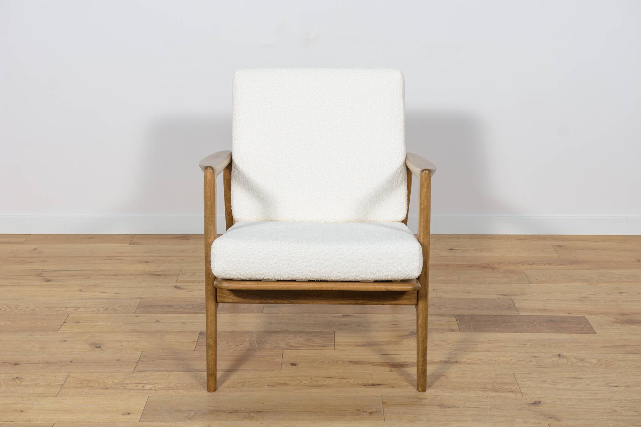 Mid-Century Model 300-139 Armchair from Swarzędzka Factory, 1960s