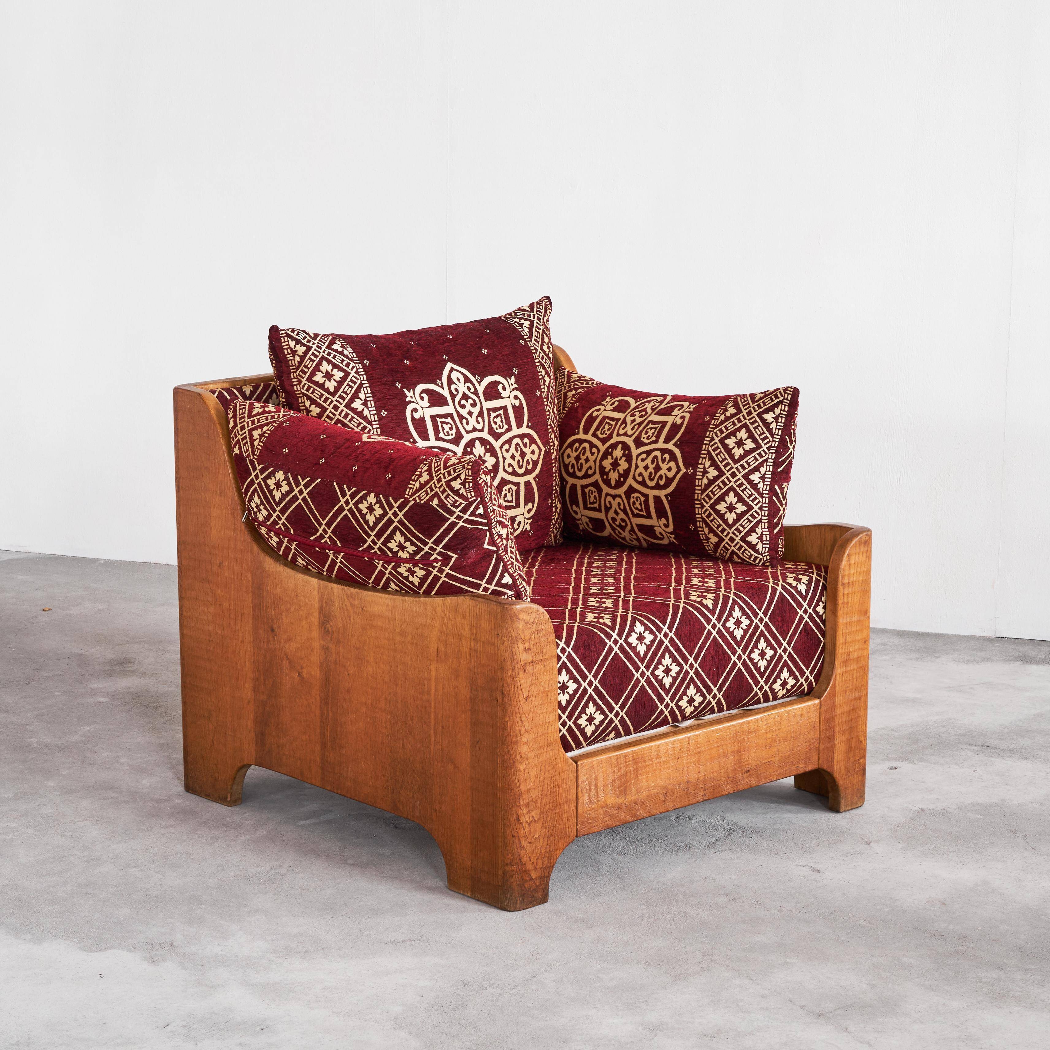 Sculptural lounge chair in solid oak from the 1940s.
